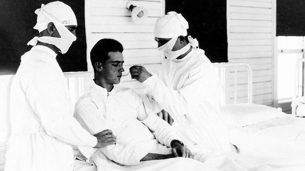 Doctors treat an influenza patient in New Orleans in 1918