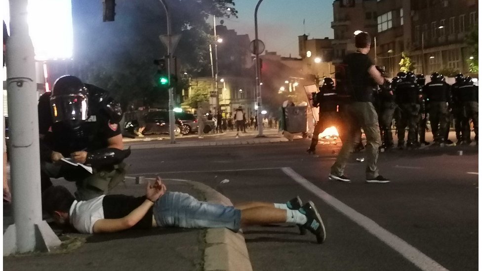 Policija hapsi demonstranta u centru Beograda