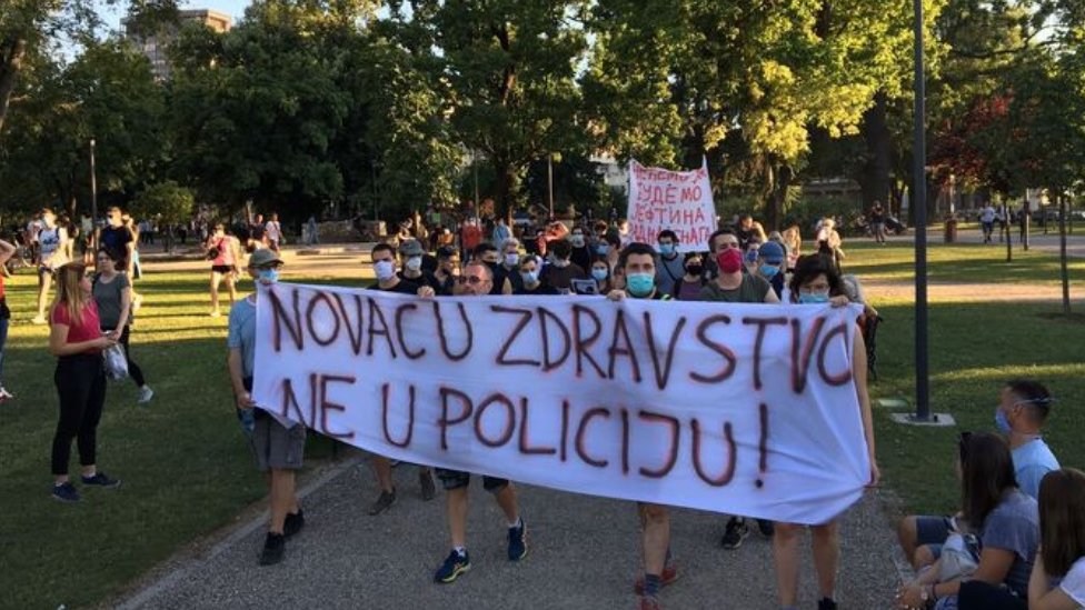 Tokom prva dva dana proteste su obeležili brojni sukobi policije i demonstranata, a u četvrtak je sve proteklo manje više mirno, uz nekoliko manjih incidenata