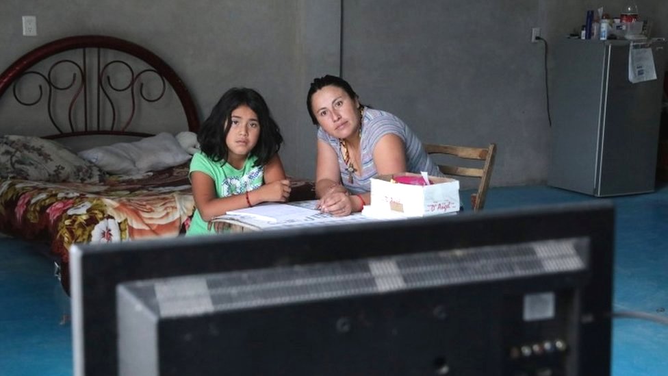 Karina Fuentes helps her daughter Julieta, 7, during a televised class as millions of students returned to classes virtually after schools were ordered into lockdown in March, due to the coronavirus disease (COVID-19) outbreak, in Chilcuautla, Hildalgo state, Mexico August 24, 2020.