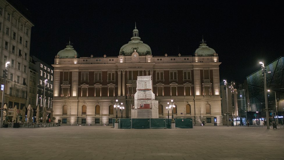 Trg republike policijski čas