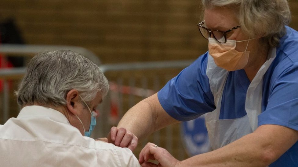 A man gets a vaccine