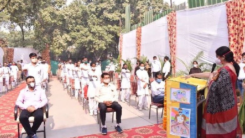 Students taking a oath saying they won't misuse it