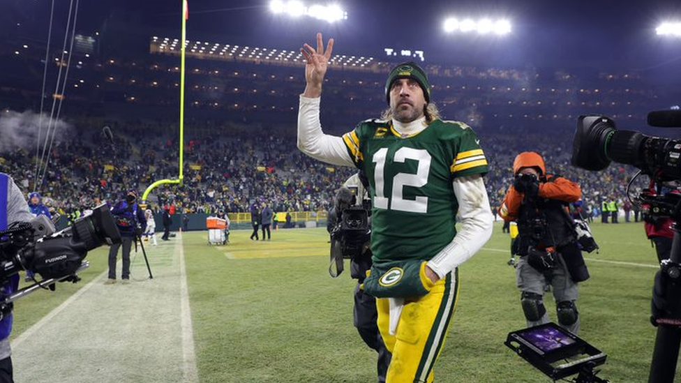 Aaron Rodgers walking off the pitch