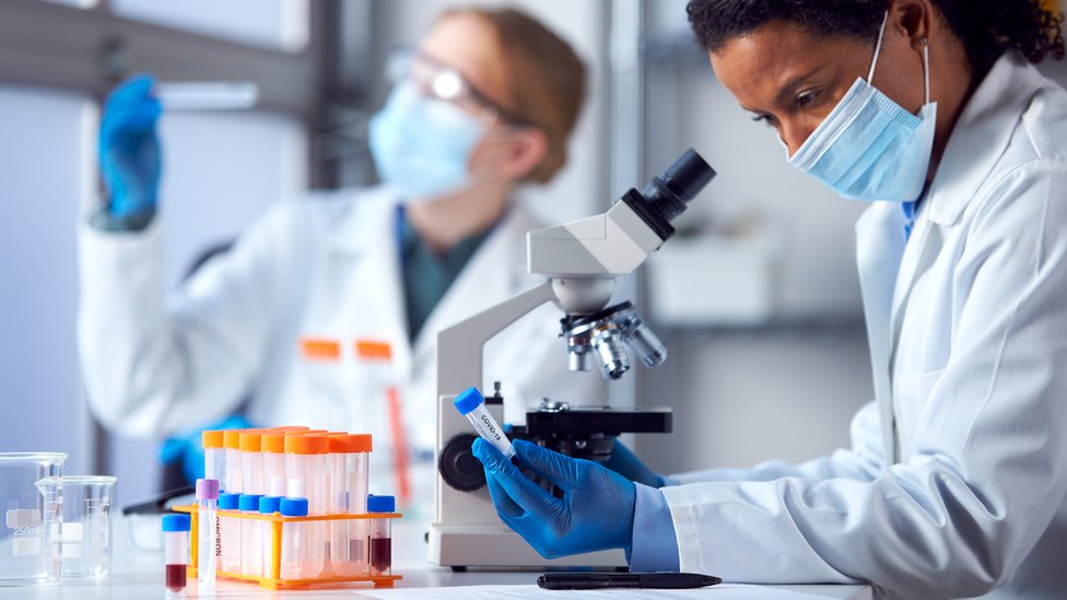 Women scientists in a lab